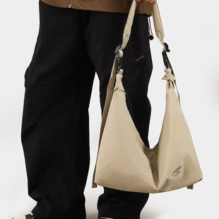 2026简约布艺纯色休闲托特包大容量男女情侣单肩斜挎平板杂志背包