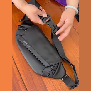 2026翻盖前袋磁扣后袋防泼水男式斜挎胸包IPADMINI手机骑行腰包潮