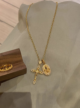 小红书爆款十字鸢尾花椭圆吊牌吊坠项链轻奢高级感毛衣链一件代发