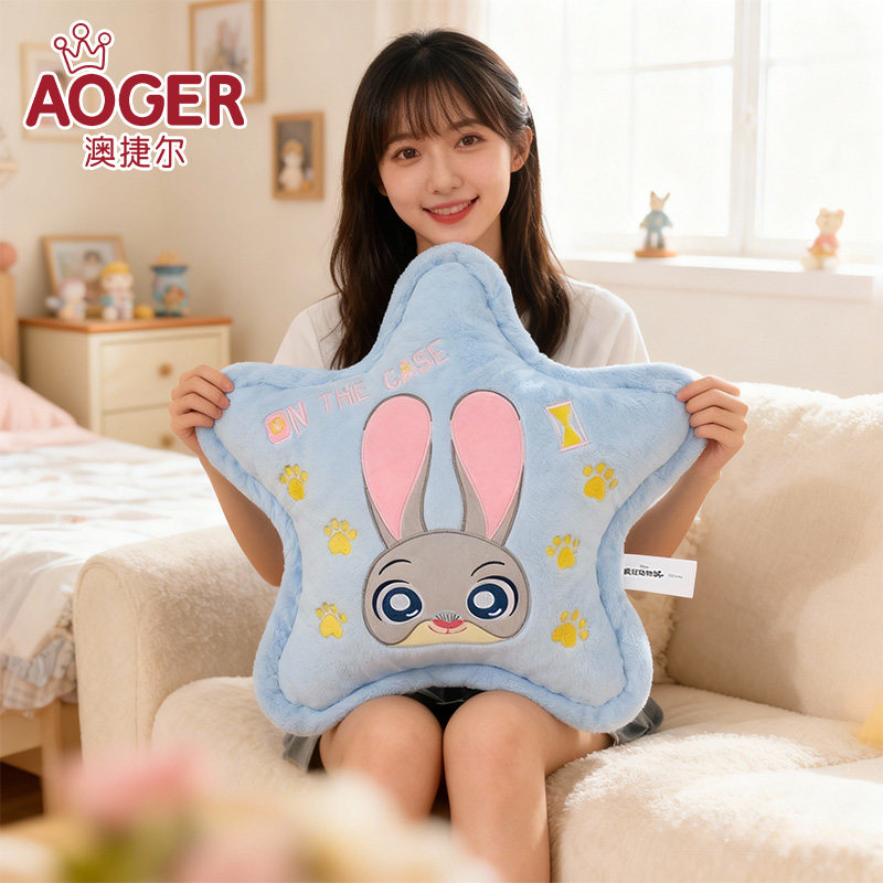 上海迪士尼正版疯狂动物城朱迪尼克毛绒玩具抱枕草莓熊小熊维尼