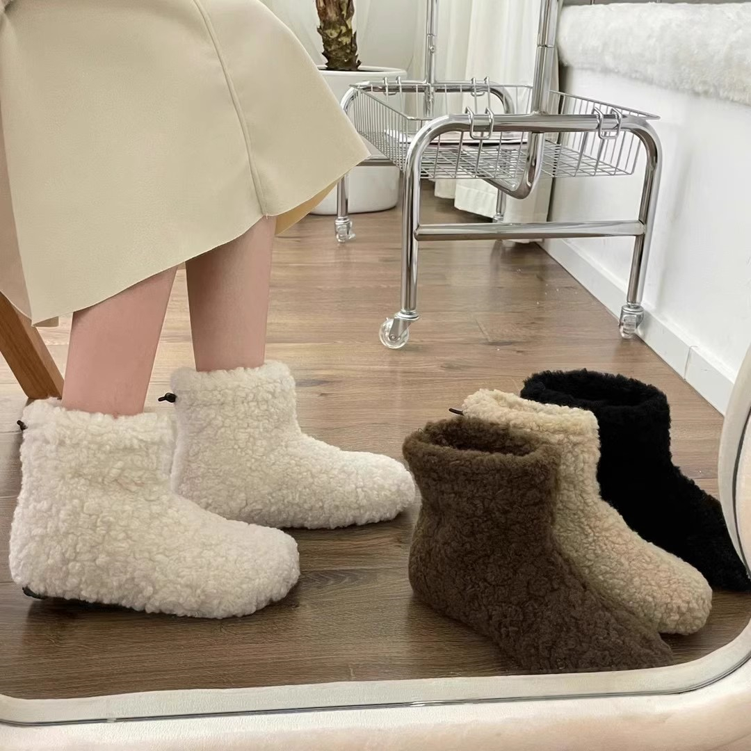 加绒加厚雪地靴女平底短筒毛毛靴