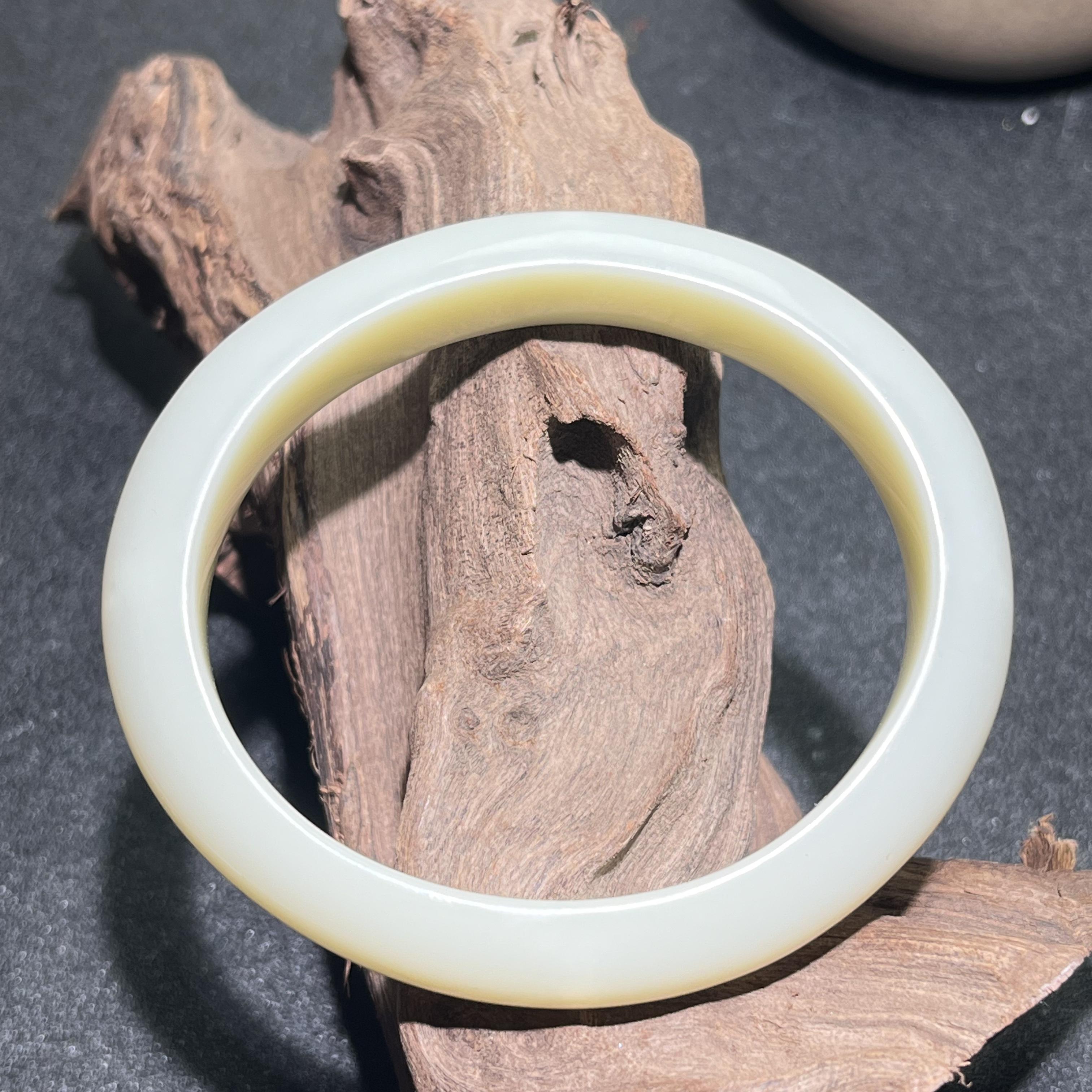 新款 和田玉手镯 罗甸玉白料青白料 贵妃手镯 白玉料 油润玉石