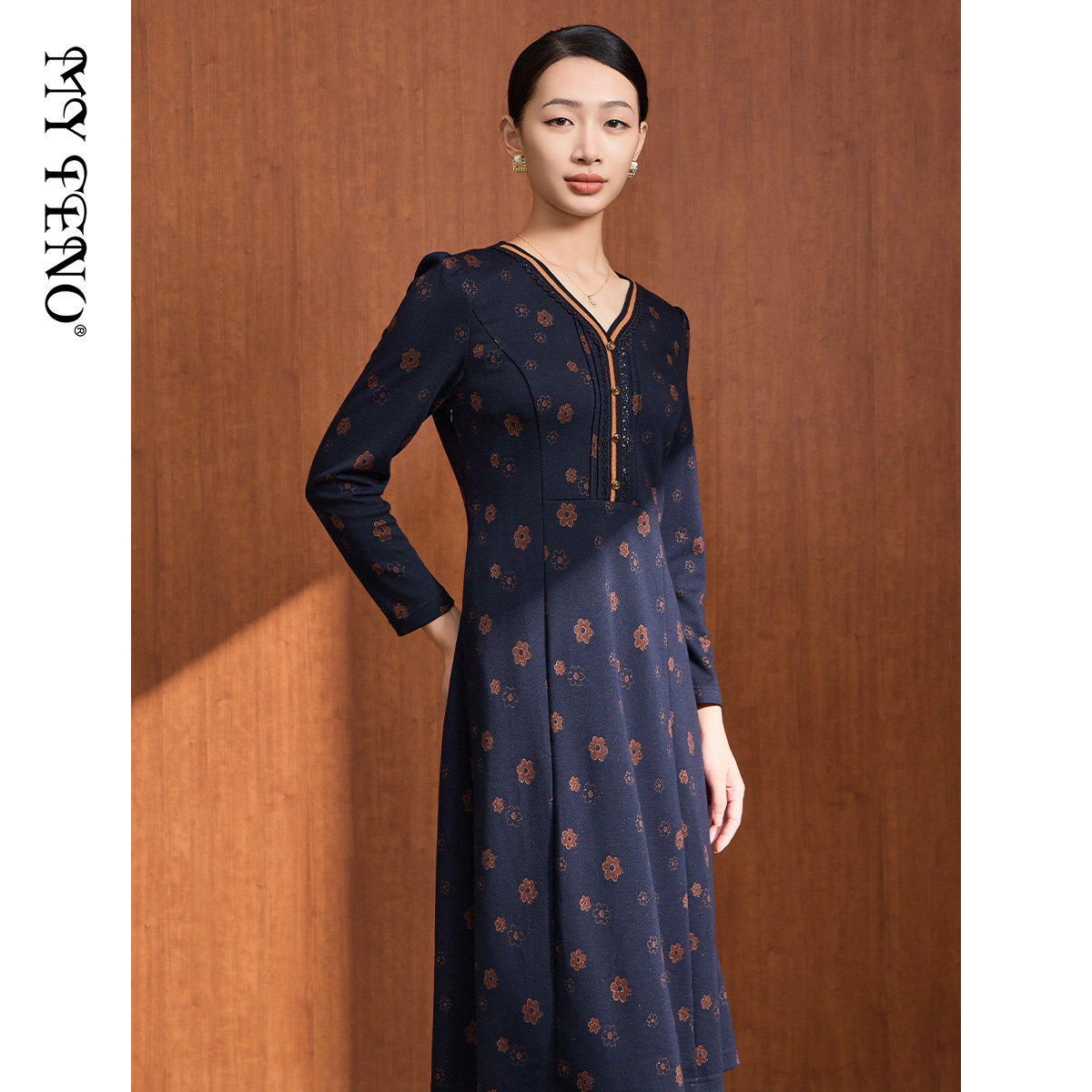 马天奴春秋新款蓝色提花V领花边针织连衣裙子收腰长袖时尚气质女