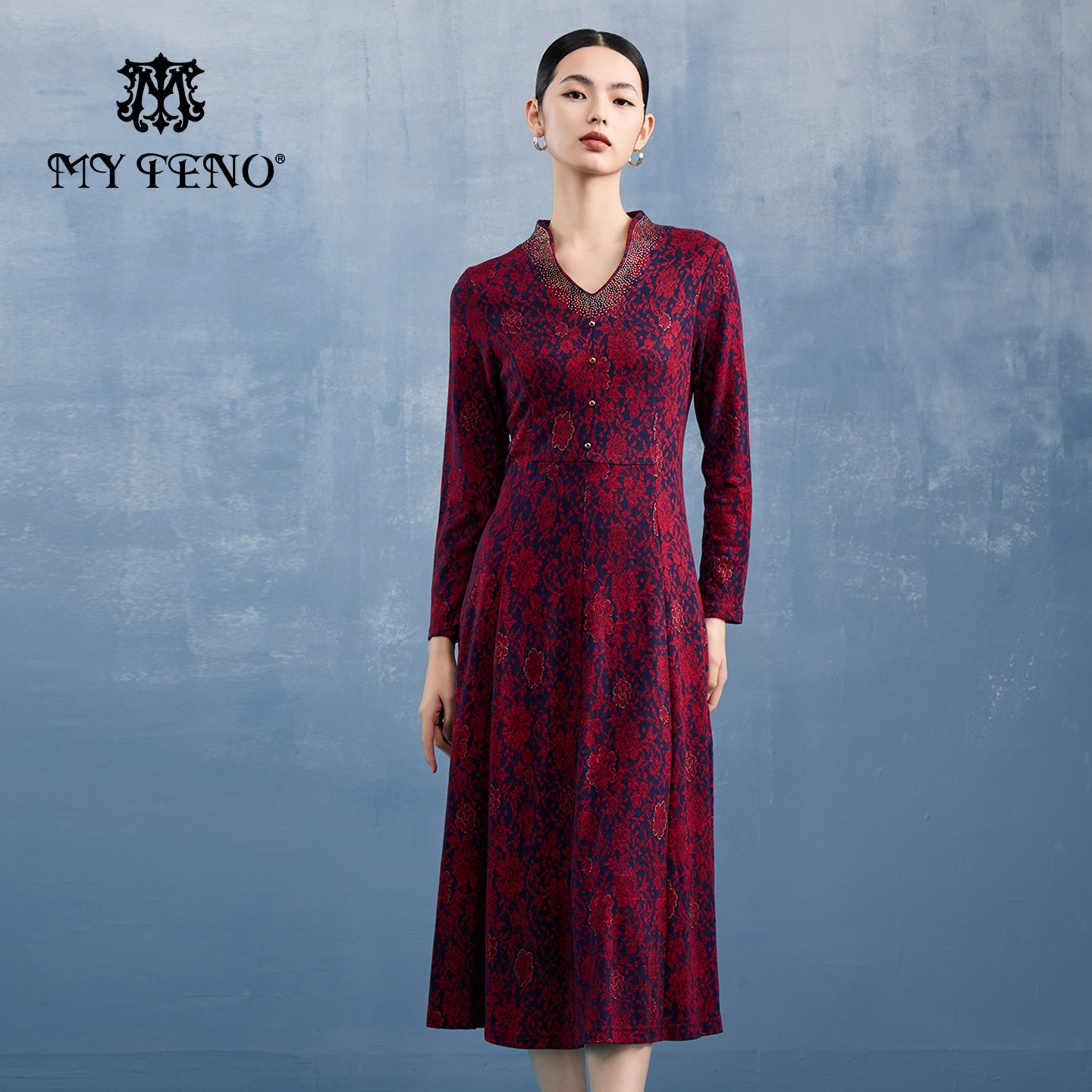 马天奴烫钻长袖枣红印花连衣裙
