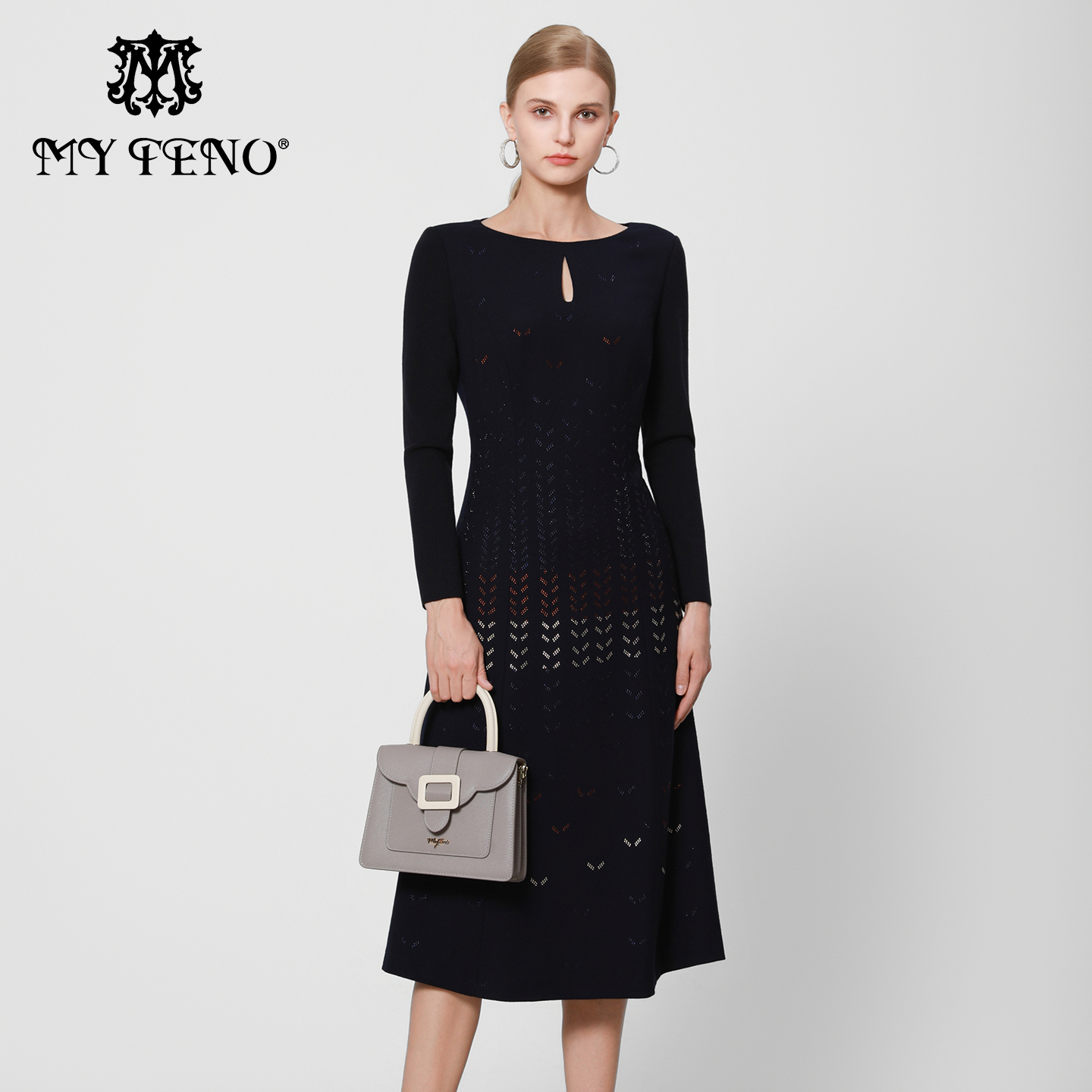 马天奴深蓝烫钻收腰长袖连衣裙