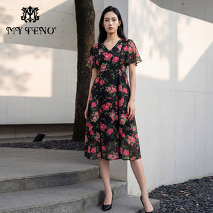 马天奴2026春夏新款黑底粉花短袖V领收腰连衣裙子法式气质时尚女