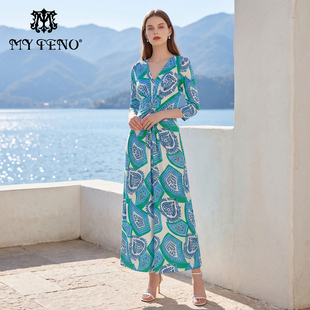 马天奴2026春夏新款 度假气质女 绿色印花V领收腰连衣裙子长裙法式