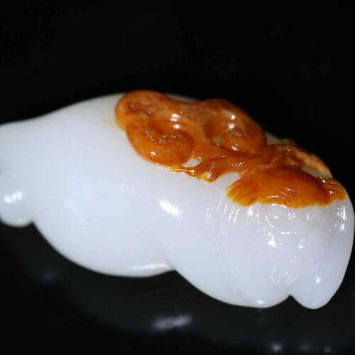 和田玉红皮白肉猴子