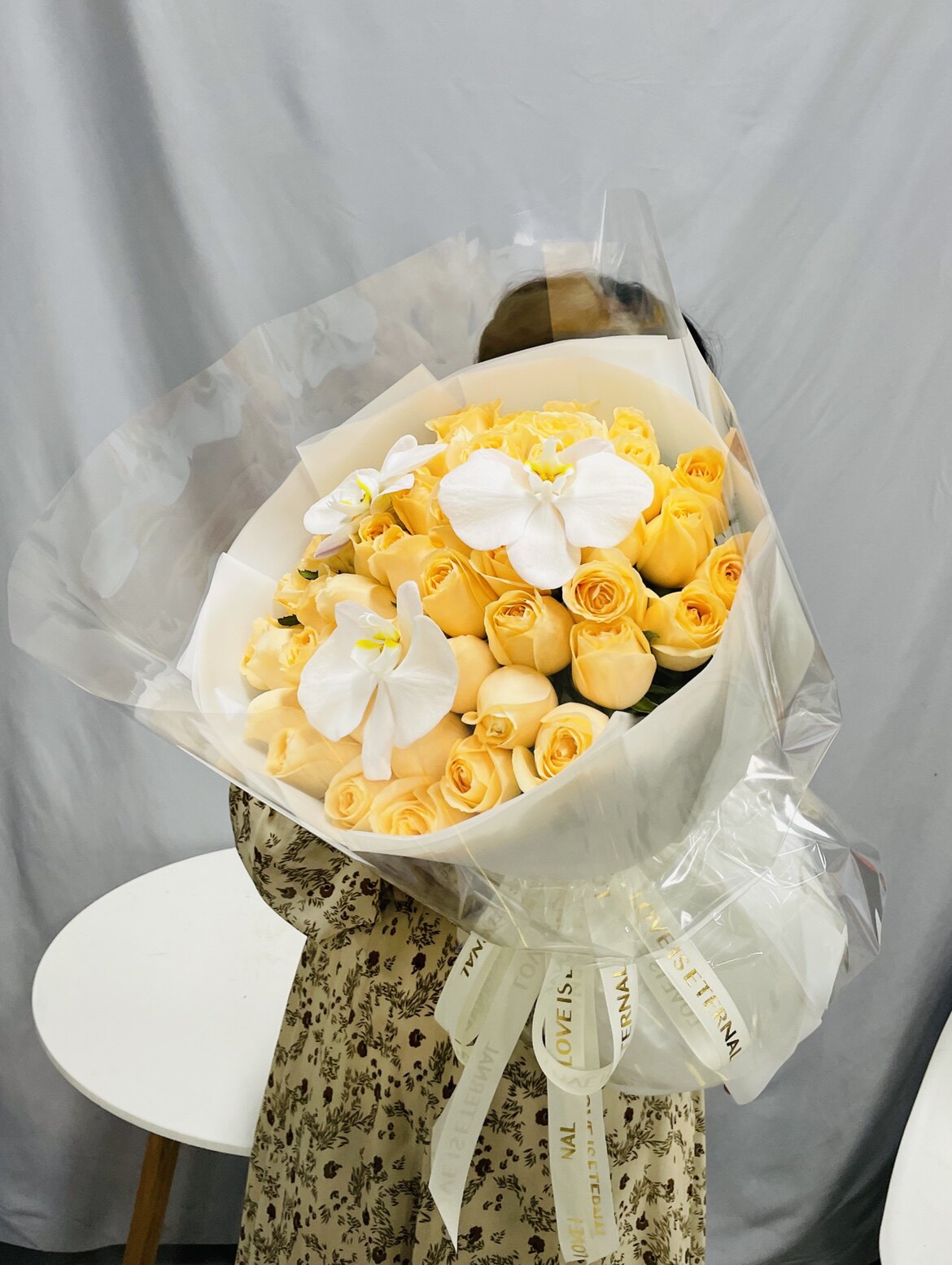 香槟玫瑰51朵白色蝴蝶兰花束 重庆鲜花同城速递 生日礼物闺蜜朋友