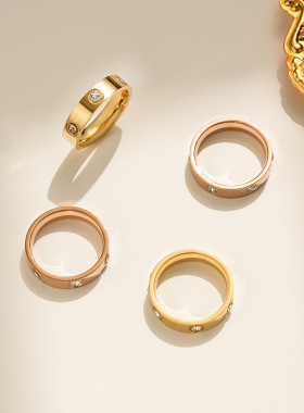 韩版ins风轻奢满钻戒指网红时尚爆款指环情侣对戒钛钢不掉色尾戒