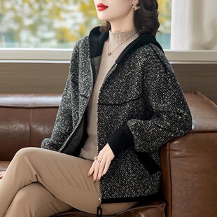 妈妈外套春秋装雪花休闲连帽衣服2026新款大码中老年女毛呢上衣