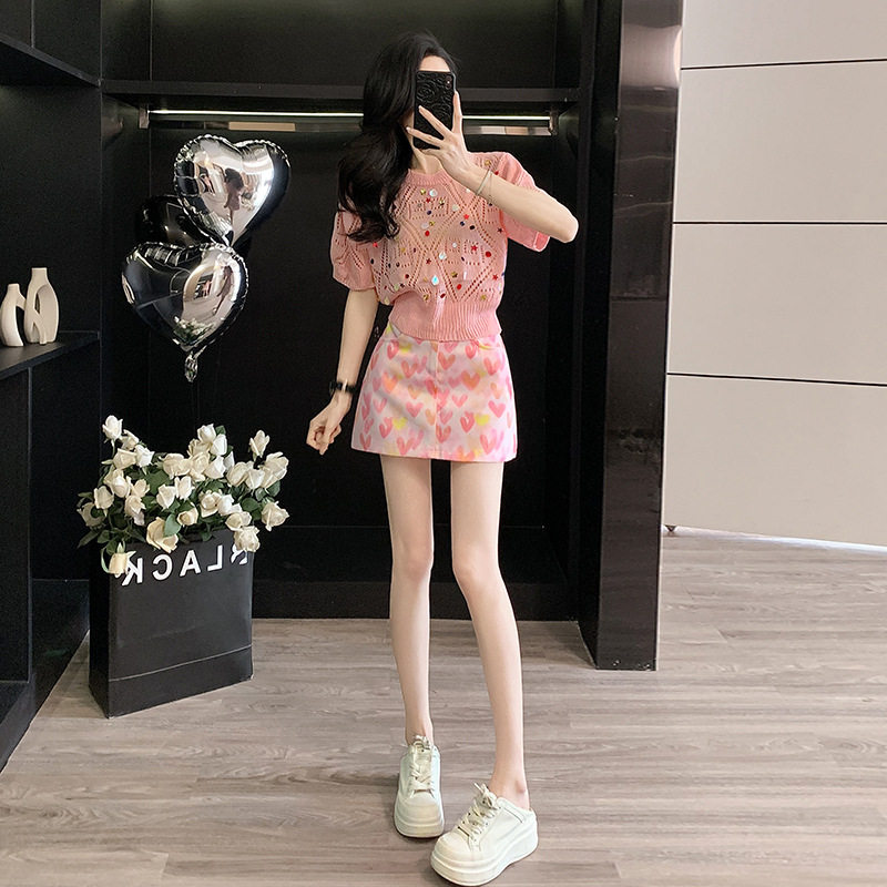 甜美穿搭时尚套裙女夏季洋气减龄粉色针织短袖上衣爱心短裙两件套