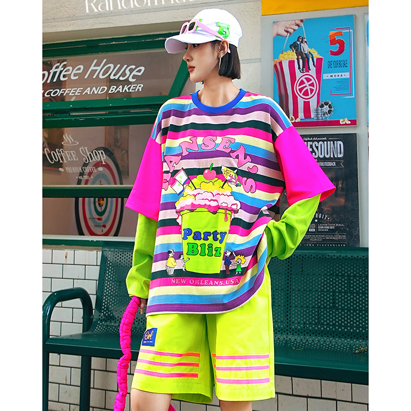 玫绿拼接彩色条纹字母休闲T恤女