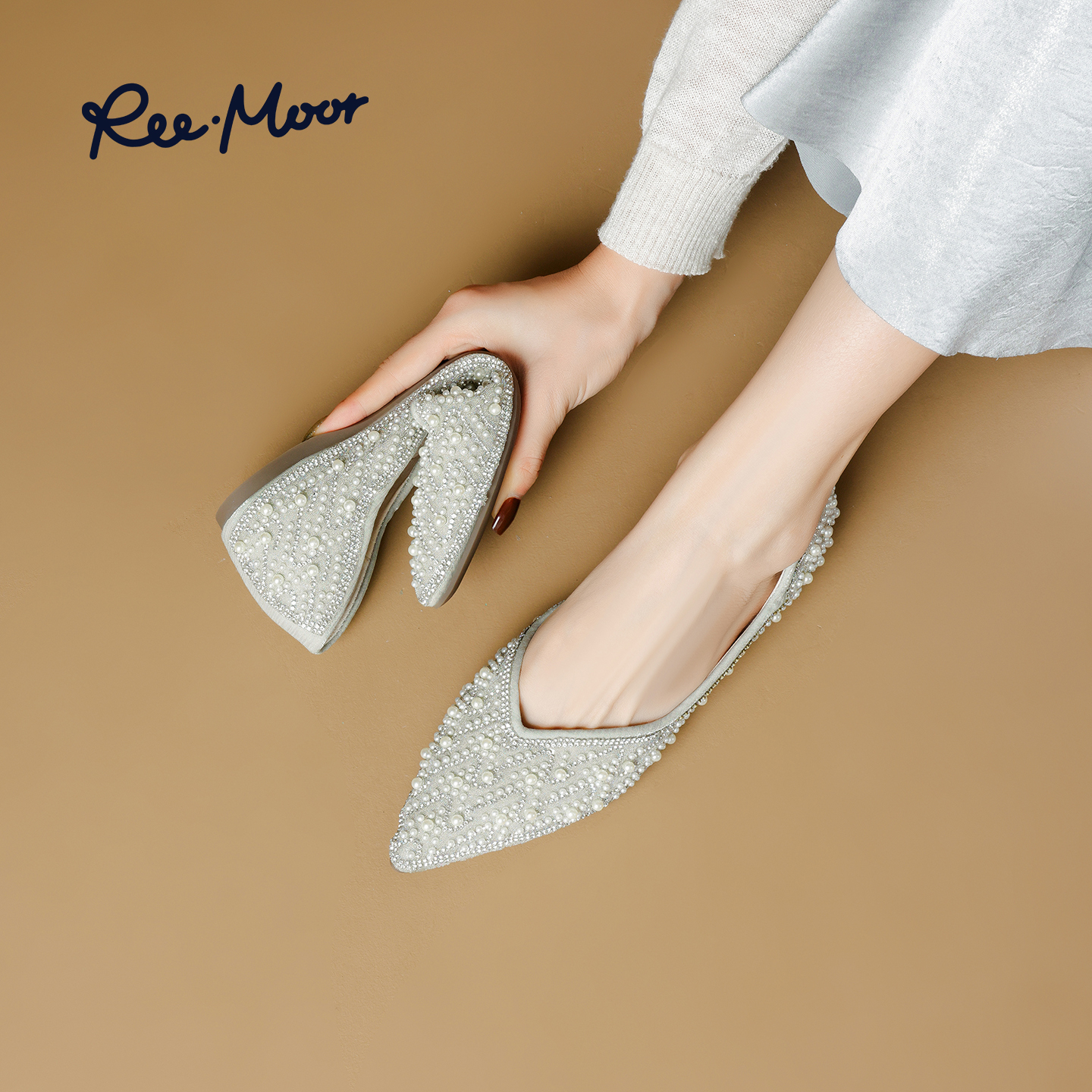 睿慕法式珍珠浅口尖头杏色平底鞋