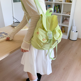韩系小众设计口袋纽扣双肩包学院风百搭学生书包休闲旅行尼龙背包