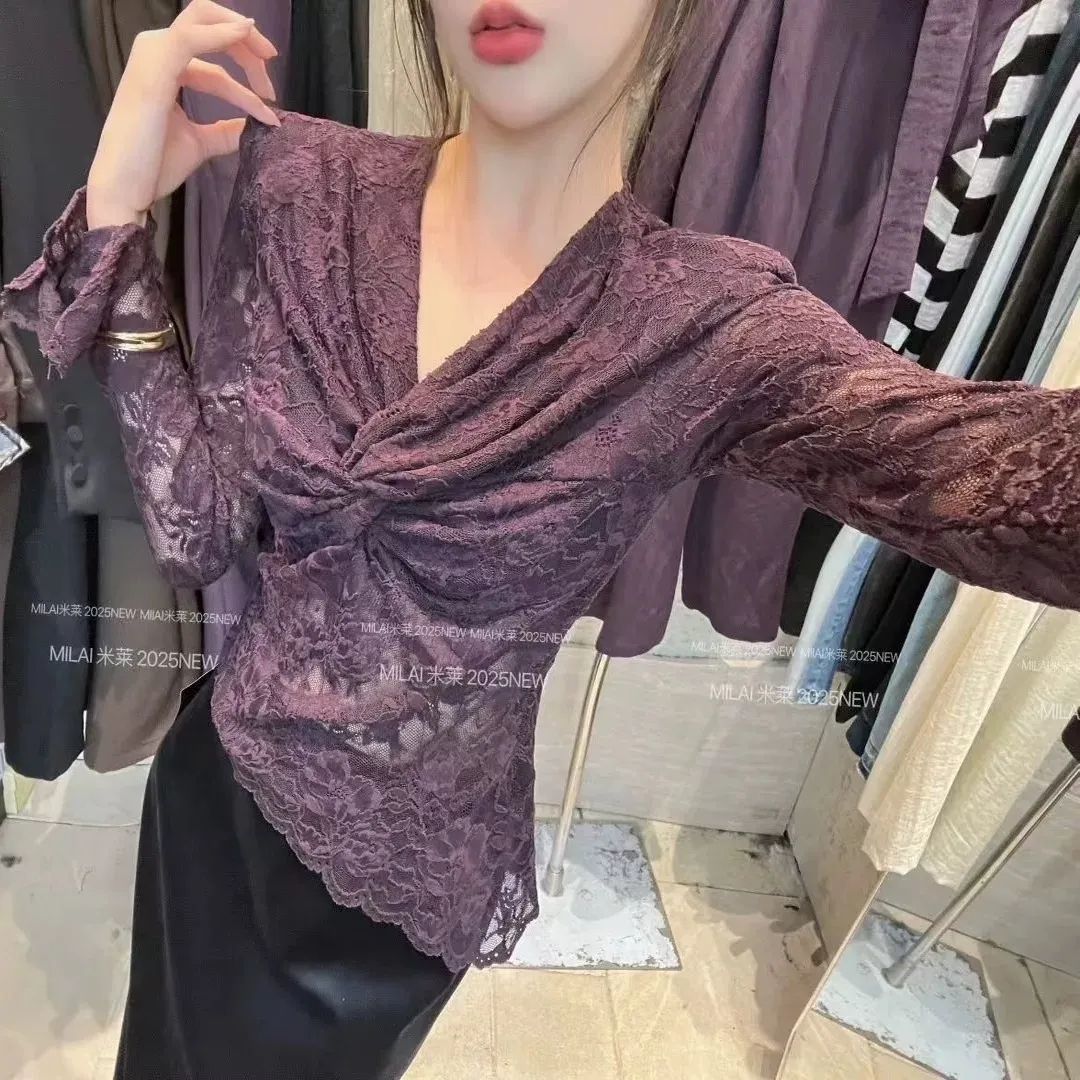 独特漂亮别致超好看蕾丝衫内搭打底上衣今年流行V领小衫秋高级感