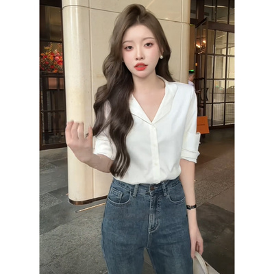 早秋韩系穿搭初秋季2026新款女装盐系轻熟白色衬衫牛仔裤两件套装