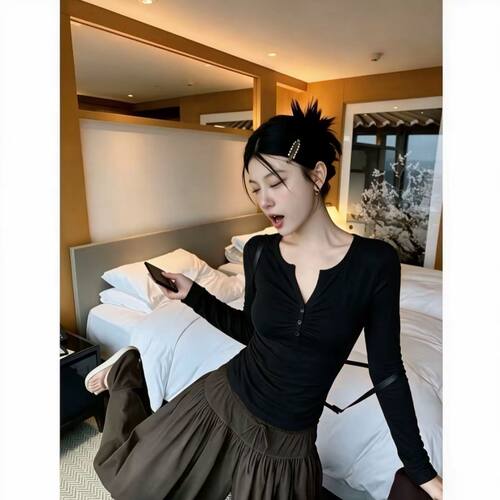 修身型女士常规款韩式V领纽扣长袖T恤女黑色修身显瘦百搭气质上衣