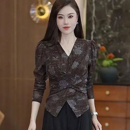 设计感小众交叉V领印花长袖T恤女