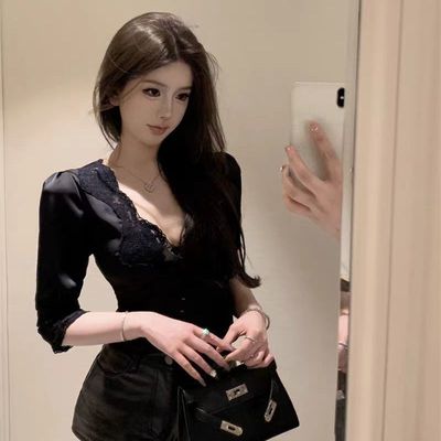 法式黑色蕾丝衫v领缎面性感蕾丝拼接衬衫女气质收腰中袖紧身上衣