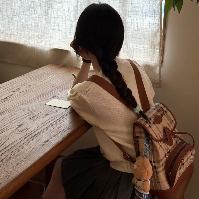 博宝罗25新款复古休闲格纹战马中古通勤百搭大容量双肩包书包