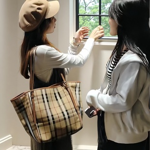 博宝罗手提包女2025新款单肩包复古印花通勤风托特包妈咪包大容量