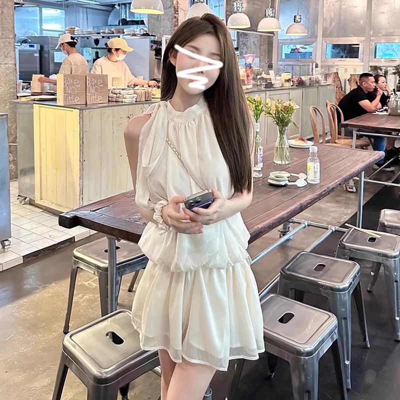 2026新款夏季杏色挂脖无袖连衣裙