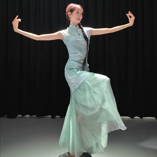 苏州慢古典舞冰丝弹力旗袍套装青花瓷演出服入画江南表演服练功服