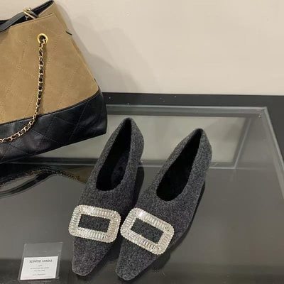 2025年秋冬季新款尖头水钻方扣加绒呢子浅口单鞋女内增高平底鞋