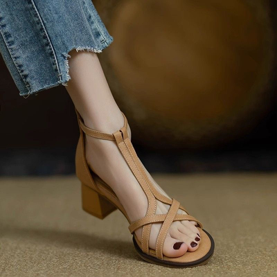 法式真皮细带露趾凉鞋女2024新款夏百搭罗马鞋圆头复古粗跟高跟鞋