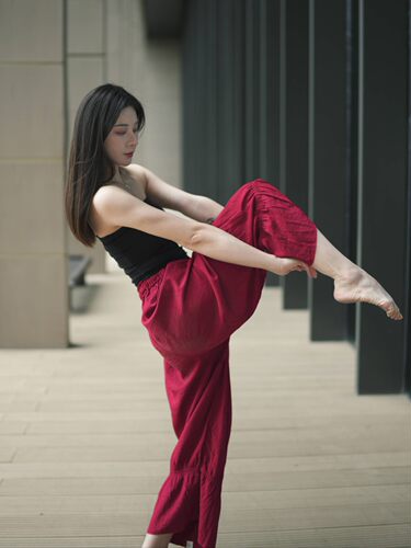 新款瑜伽裤女宽松灯笼裤8分裤显瘦运动健身服普拉提服禅修绿色