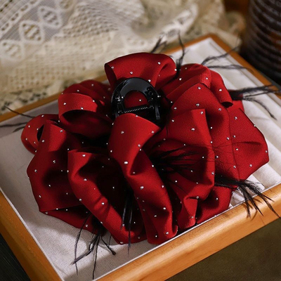 韩版超仙缎面红色羽毛抓夹女后脑勺高级感泡泡鲨鱼夹满天星发夹子