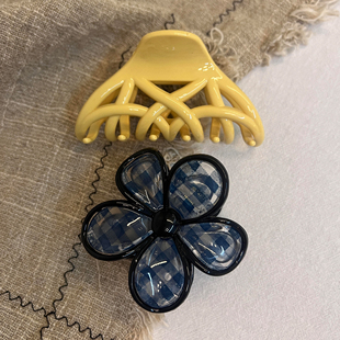 韩系简约格纹花朵抓夹女高级感奶黄龙骨鲨鱼夹后脑勺发夹半扎发饰