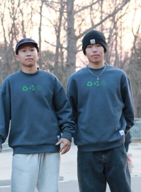 SKALUTE深灰色圆领套头卫衣字母发泡印花宽松运动街头滑板H043