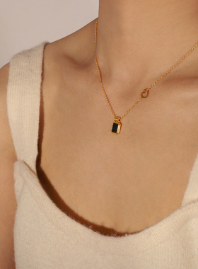欧美新款时尚简约个性钛钢镀金几何方形黑色亚克力吊坠项链饰品女