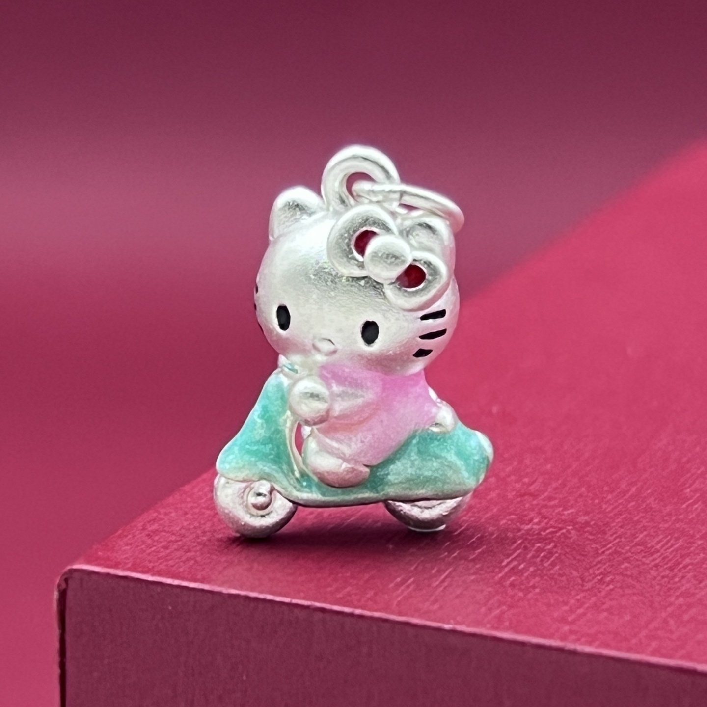 纯银3D挂坠凯蒂猫烤蓝彩胶