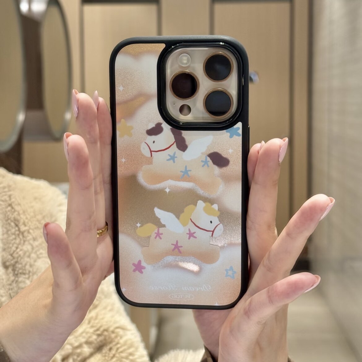 可爱云朵小飞马适用苹果15promax手机壳iphone14pro保护套13卡通12少女11磨砂玻璃背板6s硬16plus黑色17软边x