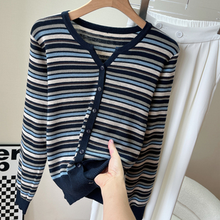 毛衣开衫 女上衣百搭柔软细羊毛外套 撞色细条纹V领长袖 秋冬新品