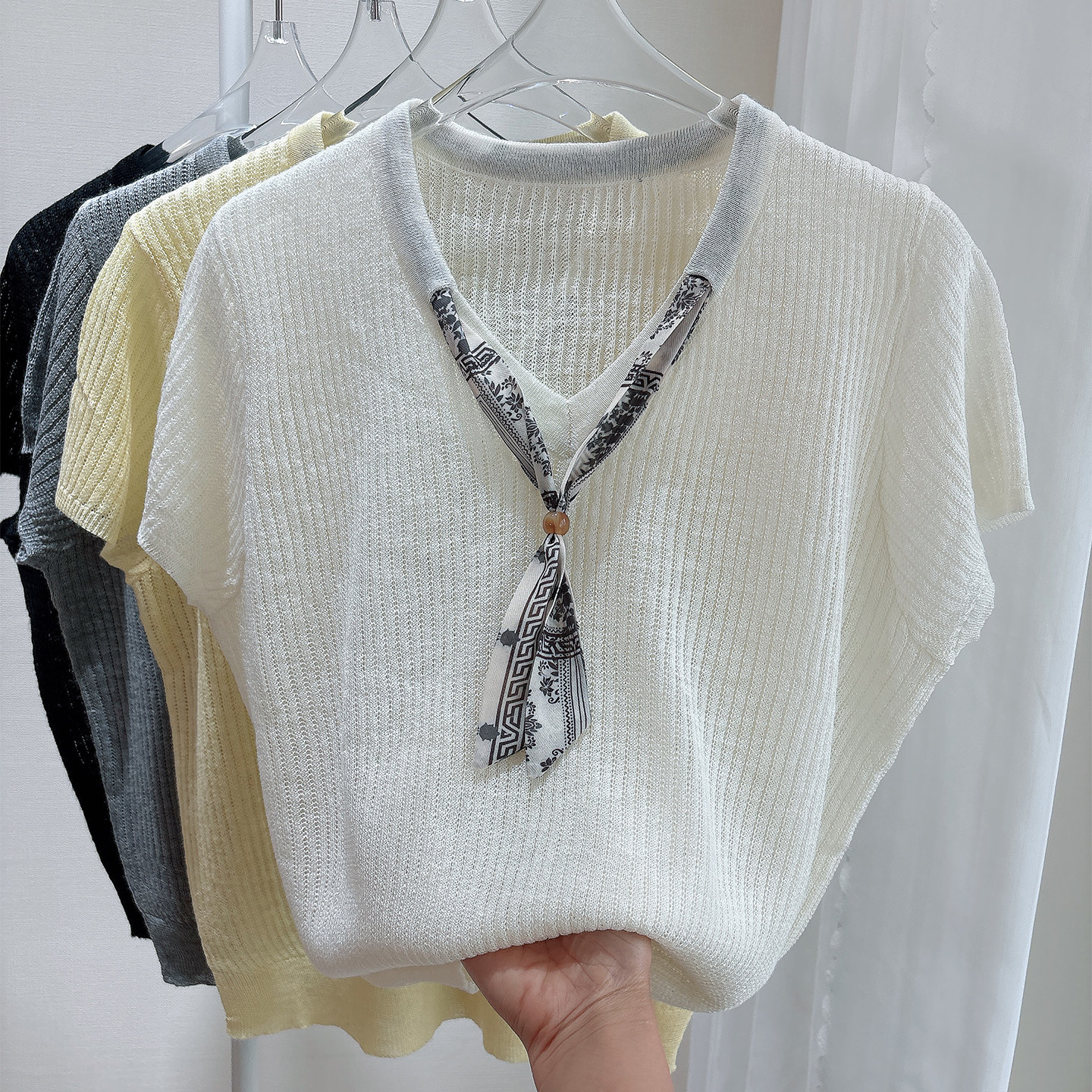 法式浪漫针织冰丝设计感丝巾V领短袖薄款微透宽松T恤女百搭上衣女