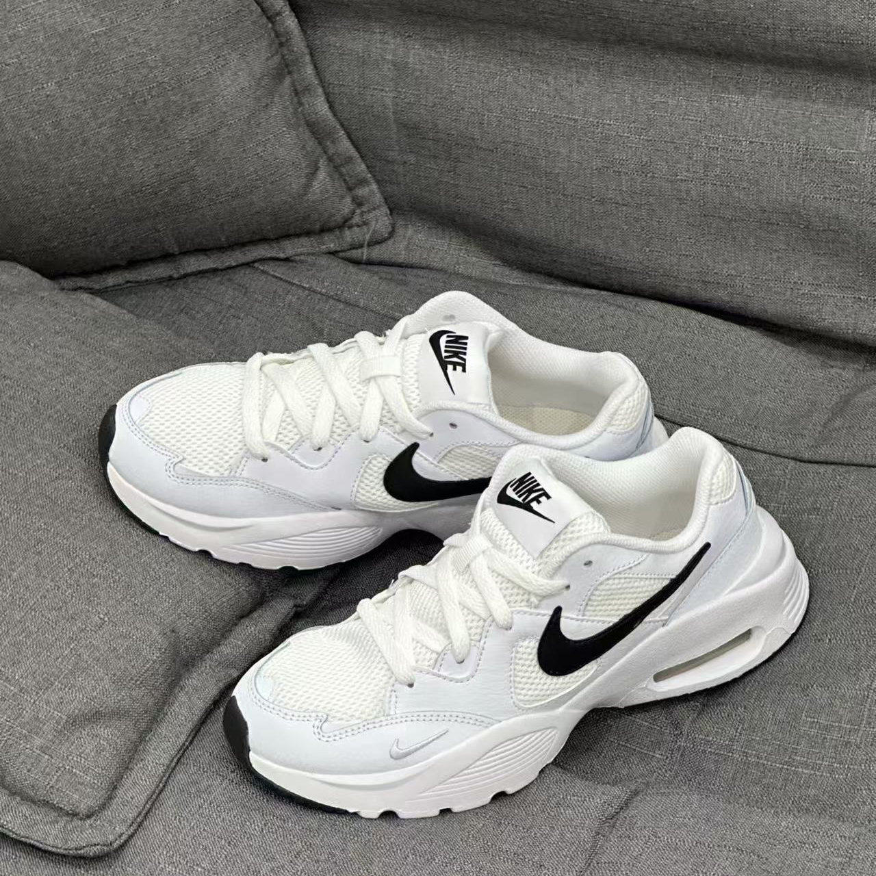 Nike/耐克AIR MAXFUSE女子气垫缓震运动休闲增高跑步鞋CJ1671-100