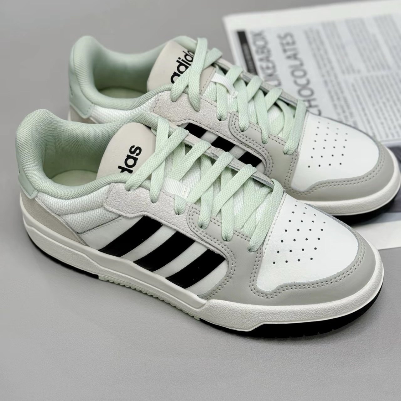 Adidas男女同款经典低帮休闲板鞋