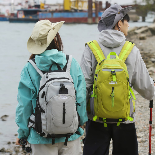 新款户外大容量防水轻便双肩包女