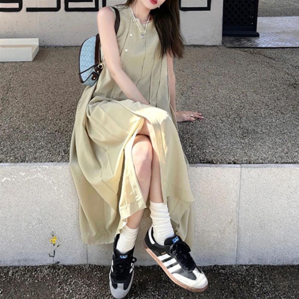 显瘦女夏褶皱无袖不规则背心裙子连衣裙2023气质宽松感法式长
