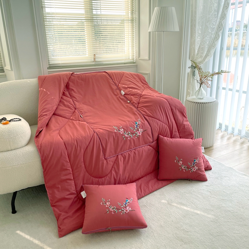 新中式全棉刺绣抱枕被