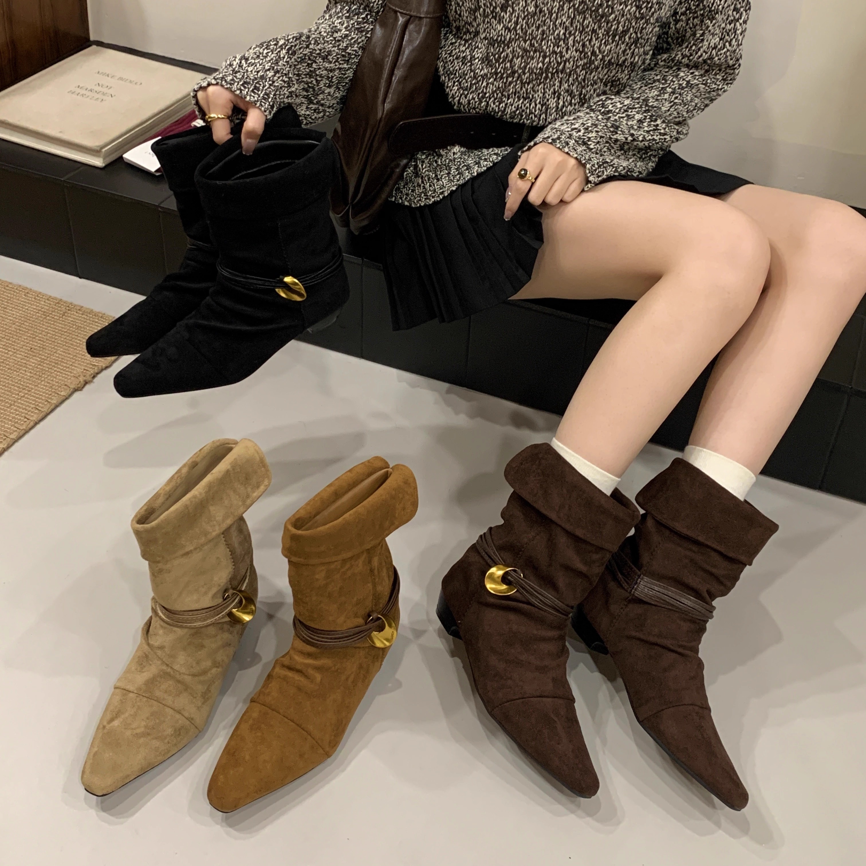 十三行女鞋实拍尖头磨砂短靴褶皱复古小众西部牛仔堆堆靴瘦瘦靴女