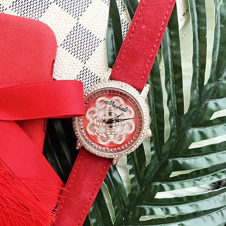 玛莎莉 新款  潮流时尚 会转动镶钻 女士手表 毛皮表带