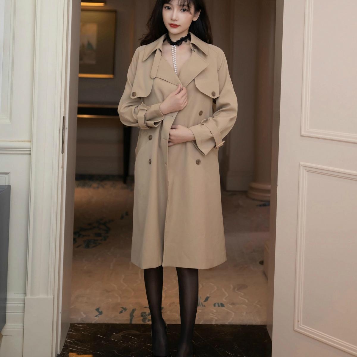 美女性感简约杏色风衣配丝袜服饰时尚服饰穿搭贺卡明信片背胶贴纸