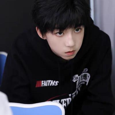 TF家族四代杨博文同款连帽卫衣
