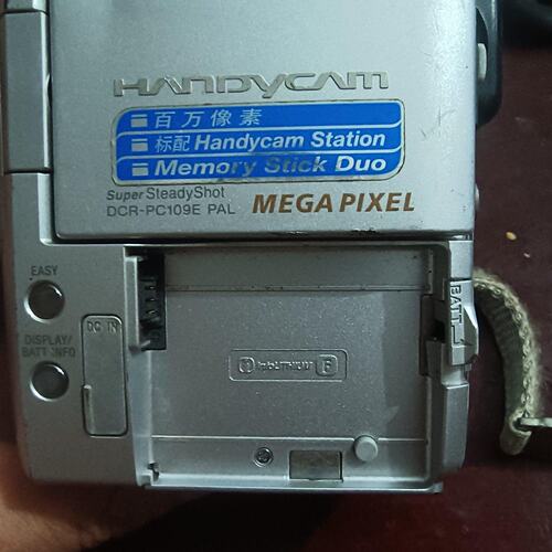 sony便携式ccd摄像机pc109e成色如图没有电池议价