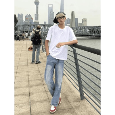 夏季薄款浅蓝修身水洗牛仔裤男
